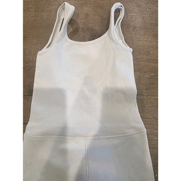 Well Being + Being Well Cream Seamless Yoga Suit Size XXS/ XS NWOT Made In USA - Picture 3 of 5